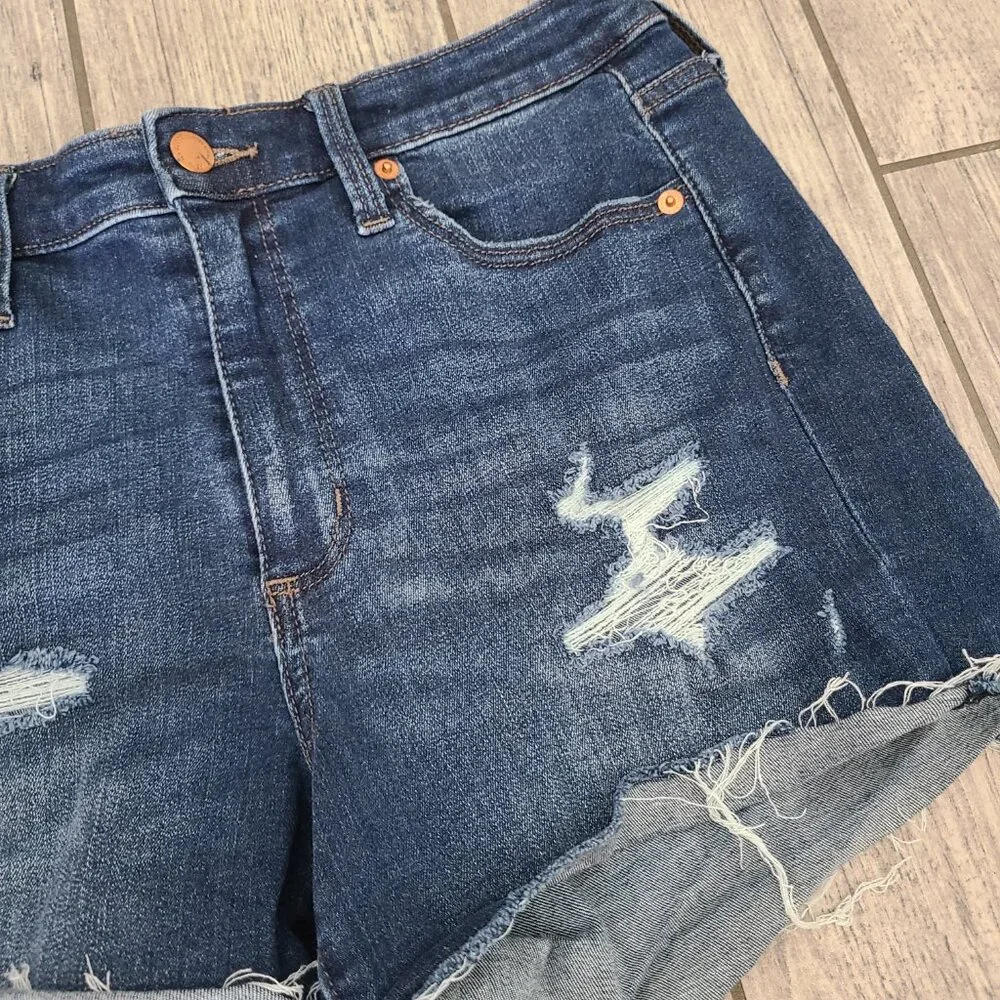 Universal Thread denim shorts size 8/29